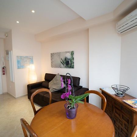 Larra Nervion Subway Tranvia Apartment Sevilla Bagian luar foto