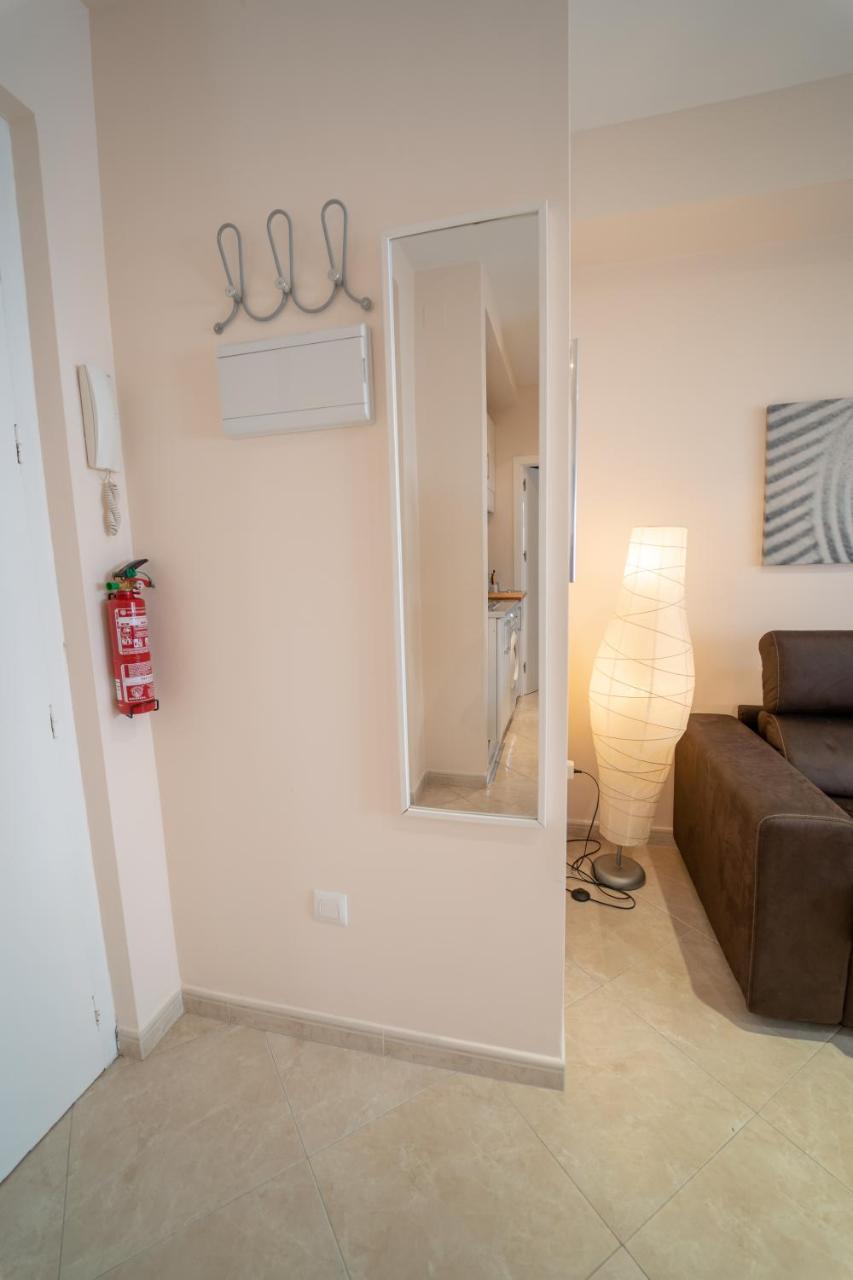 Larra Nervion Subway Tranvia Apartment Sevilla Bagian luar foto