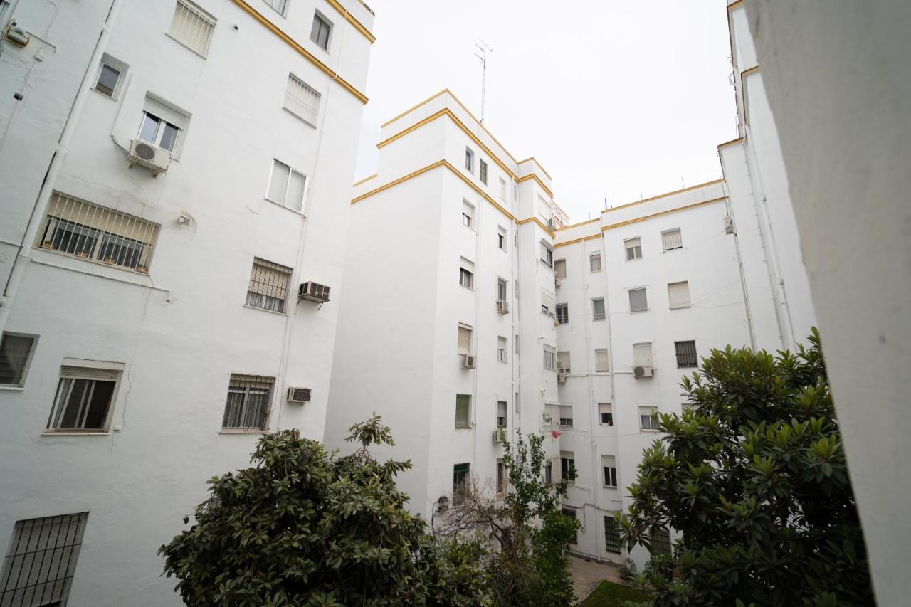 Larra Nervion Subway Tranvia Apartment Sevilla Bagian luar foto